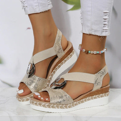 Überkreuzte Keilsandalen mit Silbernem Akzent für Damen