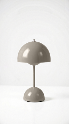 Veluce - Elegante Tischlampe in Grau