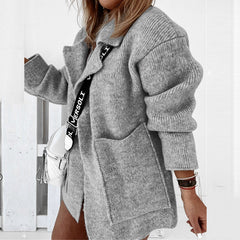 Gita - Strickjacke mit tiefen Seitentaschen in Grau