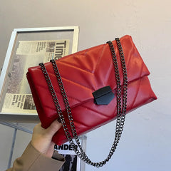 Lilliana - Leder-Umhängetasche - Kettenriemen in Rot