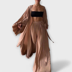 Lumara – Dreiteiliges Loungewear-Set mit Kimono in Braun