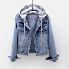 Adah - Langärmelige Jeansjacke mit abnehmbarer Kapuze in Himmelblau