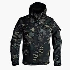 Herren Softshelljacke mit Kapuze und mehreren Reißverschlusstaschen in Tarnung Schwarz