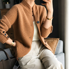 Edda - Gemütlicher Cardigan mit Knöpfen in Kamel