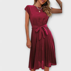 Claire | Lässiges Plisseekleid in Bordeau