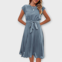 Claire | Lässiges Plisseekleid in Himmelblau