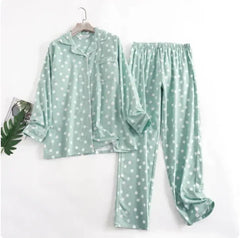 Roxana - Bequemes Damen Pyjama-Set mit lebendigen Mustern in Grüne Polka