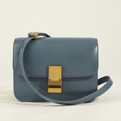 Klassische Damen-Schultertasche mit Überschlag aus echtem Leder in Jeansblau