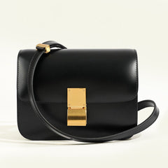 Klassische Damen-Schultertasche mit Überschlag aus echtem Leder in Schwarz