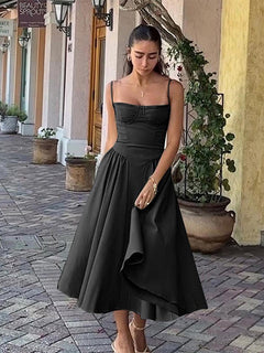 Laura- Elegantes Midi Abendkleid mit Plisseesaum in Schwarz