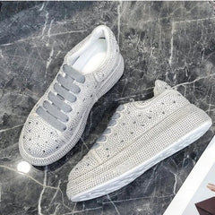 Lauren- Glitzernde Sneaker mit Kristallverzierungen in Weiß