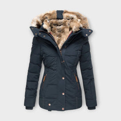 Emyra – Winterjacke mit Fellkapuze in Blau