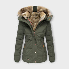 Emyra – Winterjacke mit Fellkapuze in Grün