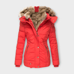 Emyra – Winterjacke mit Fellkapuze in Rot