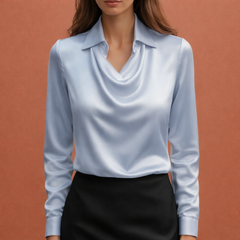 Satinbluse mit drapierendem Kragen für Damen | Elina in Hellblau