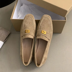 Malou® | Britische Schuhe aus leichtem Wildleder in Beige