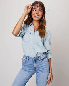 Damen Oversized Brusttaschen Denim Bluse in Hellblau