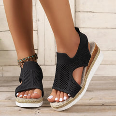 Tania® | Stilvolle und modische Sandalen mit dicker Sohle in Schwarz