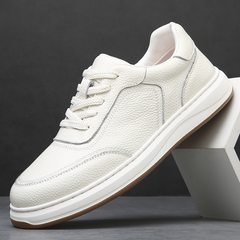 Turnschuhe aus Leder in Weiß