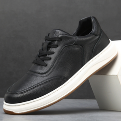 Turnschuhe aus Leder in Schwarz