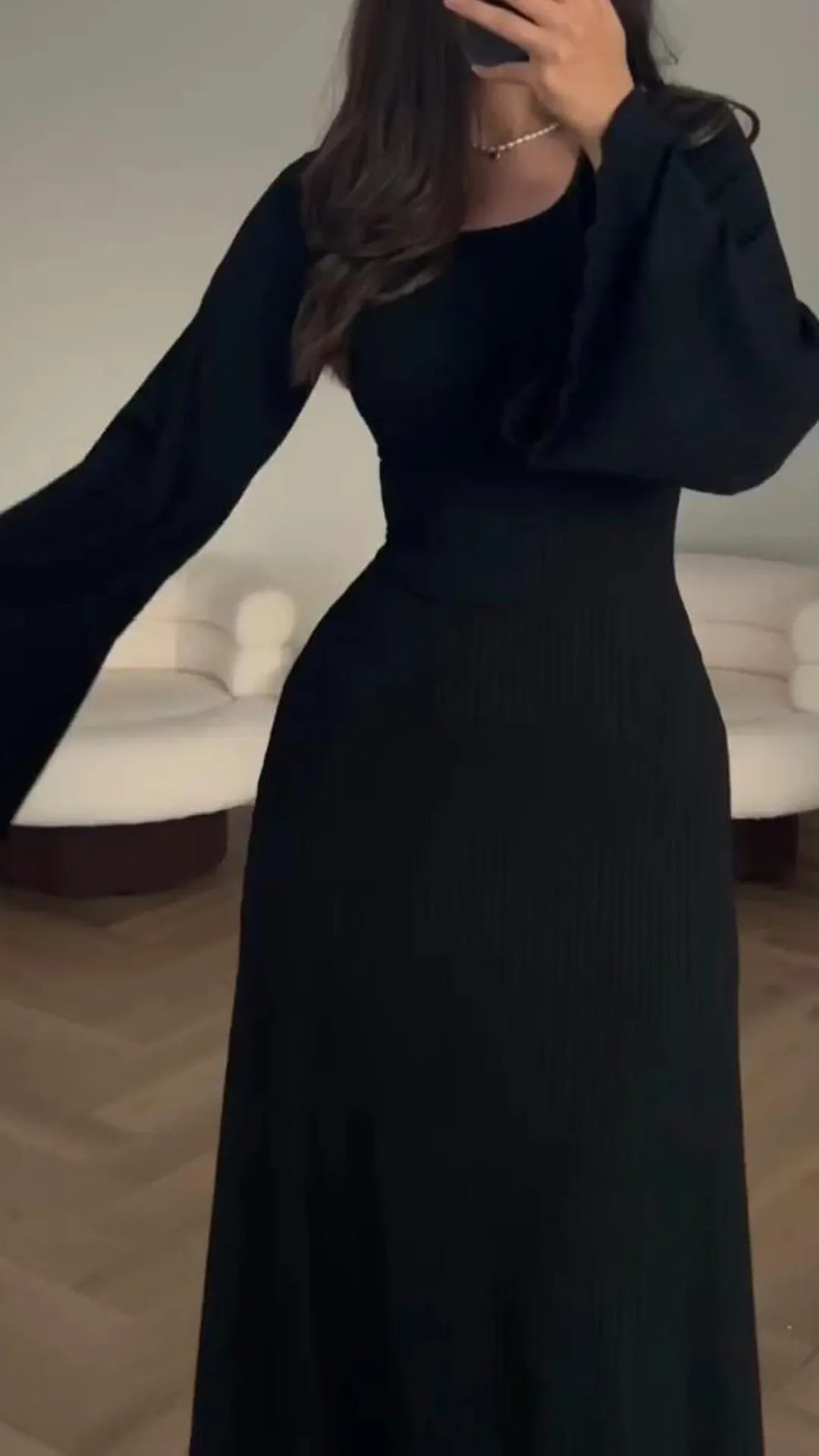 Margot- Elegantes Bodycon Maxikleid mit Schnürung