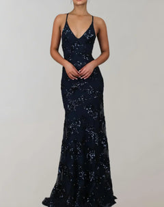 Xamirae – Sexy und elegantes Abendkleid in Marineblau