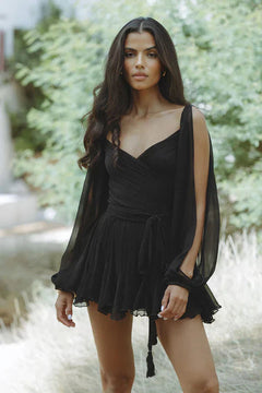 Mila | Minikleid mit offenem Rücken und Ballonärmeln in Schwarz