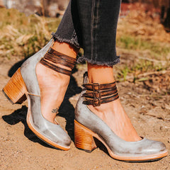 Neda - Modische Pumps mit Knöchelriemen in Gray