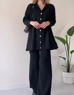 DAGMAR - LANGES HEMD UND GERIPPTE HOSE in Schwarz