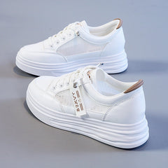 Damen Komfortable Sneaker mit atmungsaktivem Netz-Obermaterial und flexiblem Design in Weiß