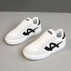 Damen Sportliche Sneaker mit perforiertem Obermaterial und robustem Gummizug in Schwarz