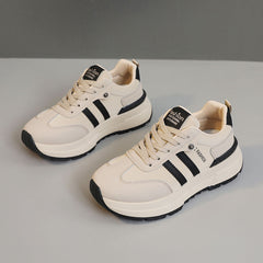 Damen modische Plateau Sneakers mit atmungsaktiver Oberflächenstruktur in Schwarz