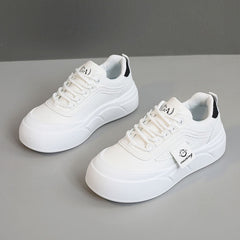 Damen modische Plateau Sneakers mit Sportprofil und atmungsaktivem Obermaterial in Weiß