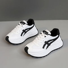 Damen moderne Sneaker mit atmungsaktiver Mesh-Oberfläche und dämpfender Laufsohle in Schwarz