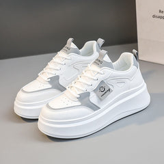 Damen Plateau Sneakers mit atmungsaktiver Oberflächenstruktur und dämpfender Laufsohle in Grau