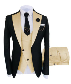 Herren Anzug in formellem Stil, dreiteilig mit Sakko, Weste und Hose in Hellgold