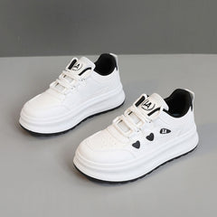 Damen modische Sneakers mit Herz-Applikationen und dämpfender Laufsohle in Schwarz