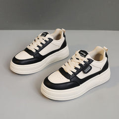 Damen modische Sneakers mit dämpfender Laufsohle und atmungsaktivem Obermaterial in Schwarz