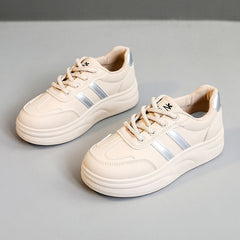 Damen Sneaker mit ergonomischer Dämpfung und modischem Design in Silber