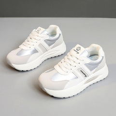 Damen Sportliche Lifestyle-Sneaker mit ergonomischer Dämpfung und atmungsaktiver Oberfläche in Silber