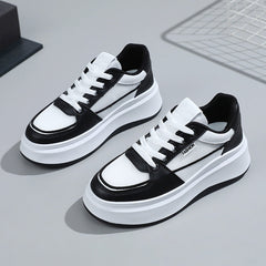 Damen modische Plateau Sneakers mit atmungsaktivem Netzmaterial und schockabsorbierender Sohle in Schwarz