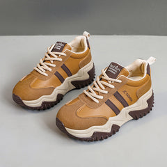 Damen Sportliche Chunky Sneakers mit rutschfester Sohle und atmungsaktiver Oberflächenstruktur in Kastanienbraun