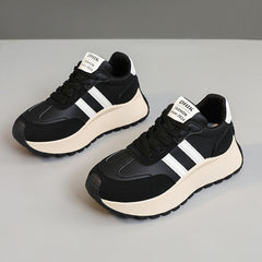 Damen Sportliche Sneaker mit modernem Profil und rutschfester Laufsohle in Schwarz