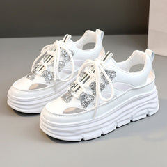 Damen Sportliche Plateau-Sneakers mit funkelnden Akzenten und trendigem Design in Silber