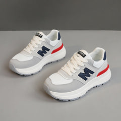 Damen Komfortable und modische Sneaker mit dicker Laufsohle in Grau