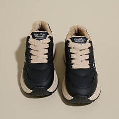 Damen Sneakers mit robuster Gummisohle und atmungsaktivem Mesh-Obermaterial in Schwarz