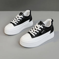Damen modische Plateau Sneakers mit atmungsaktivem Obermaterial und sportlicher Sohle in Schwarz