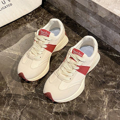 Damen modische Sneakers mit atmungsaktiver Oberfläche und dämpfender Sohle in Kardinalrot