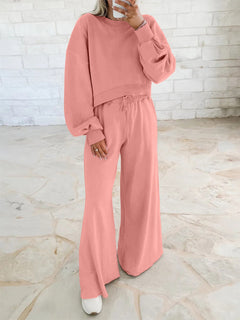 Damen gemütliches Sport-Set mit lässigem cropped Sweatshirt und weitem Hosen Schnitt in Rosa