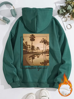 Damen Kapuzenpullover mit urbanem Palmenmotiv und positivem Schriftzug in Dunkelgrün
